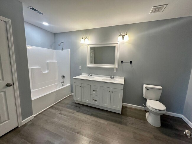 Building Photo - 960 Mayfield Dr