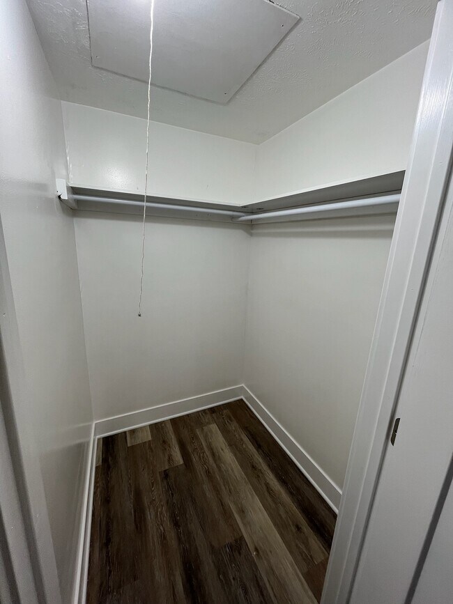 Building Photo - 577 Pine Line Dr