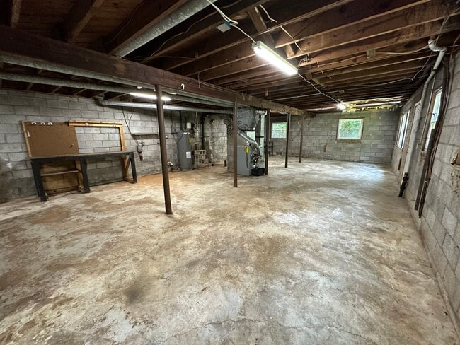 Building Photo - One Story House in Madison Heights