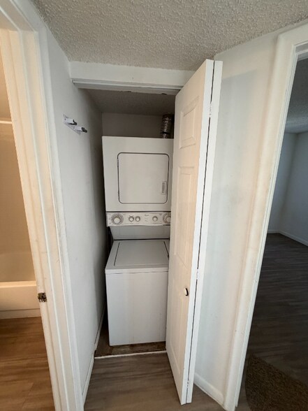 Building Photo - 1130 Lake Shore Dr