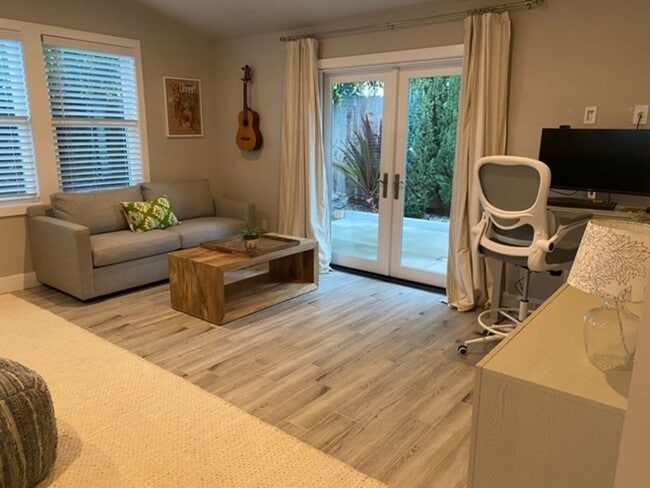 Building Photo - 250 Avenida Monterey