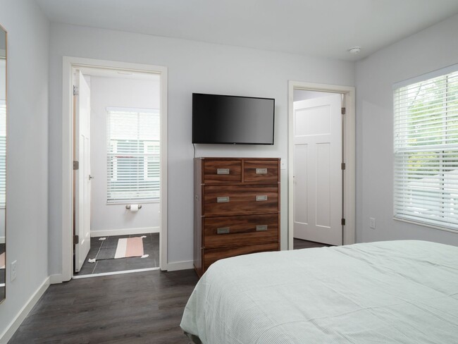 Building Photo - 4 Bedroom, 4 Bathroom House