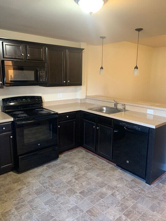 Building Photo - 3 Bedroom 1.5 Bathroom's