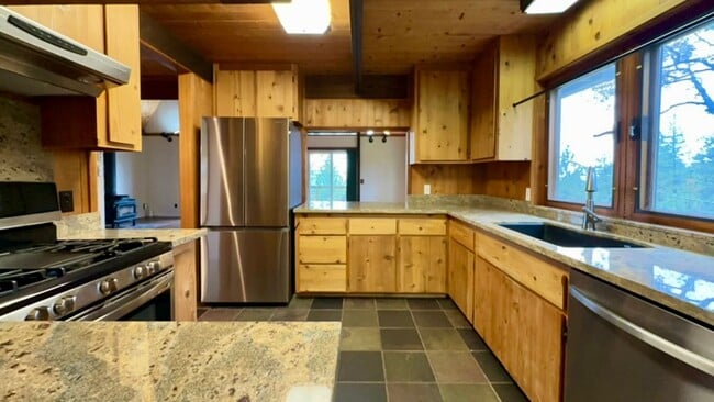 Building Photo - AUBURN LAKE TRAILS