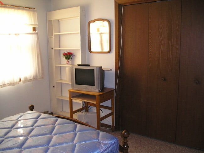 Building Photo - 27 Woodland Hills