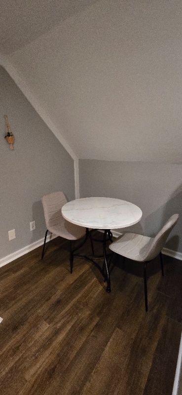 Building Photo - 216 N Summit St