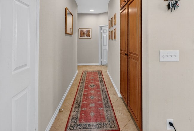 Building Photo - 1528 Knoll Park Glen