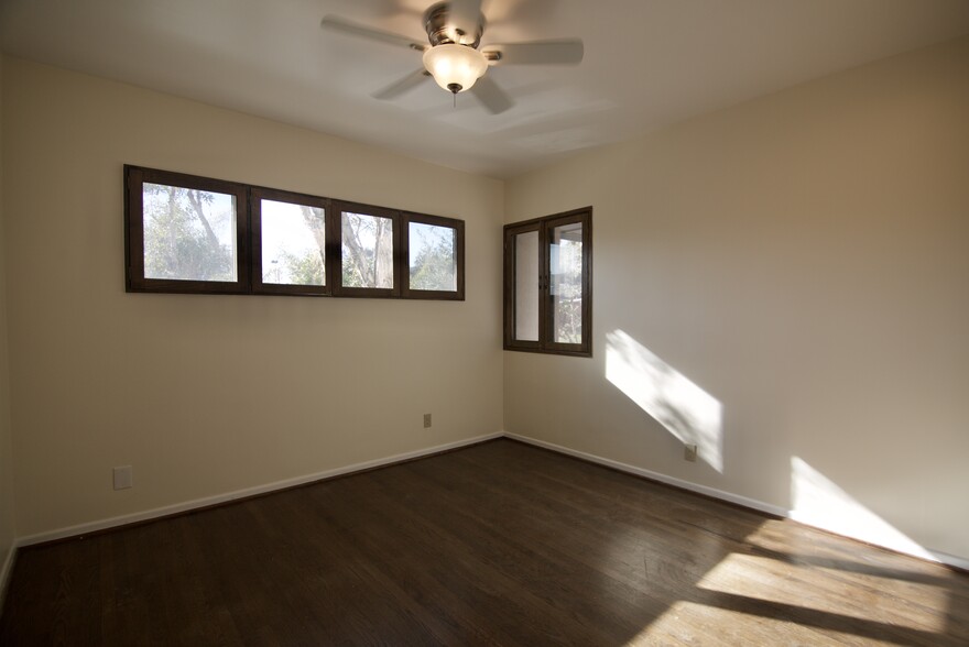 Bedroom 2 - 366 S Barrington Ave