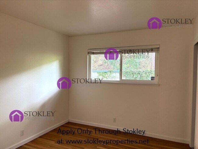 Building Photo - 664 Sherree Dr