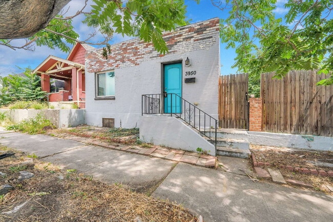 Primary Photo - $2,395 - 2 Bed, 1 Bath Home in Denver with...