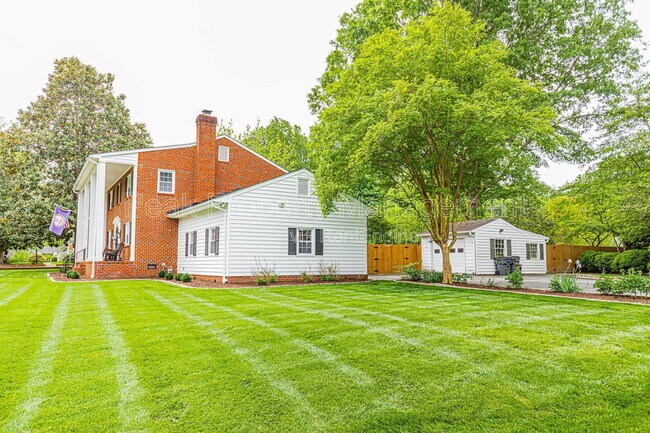 Building Photo - 9133 Robin Ridge Dr