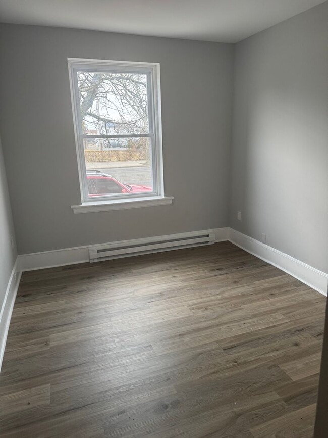 Building Photo - 1 Bedroom, 1 Bathroom Apartment Located on First Floor -- Ready For Move-In!