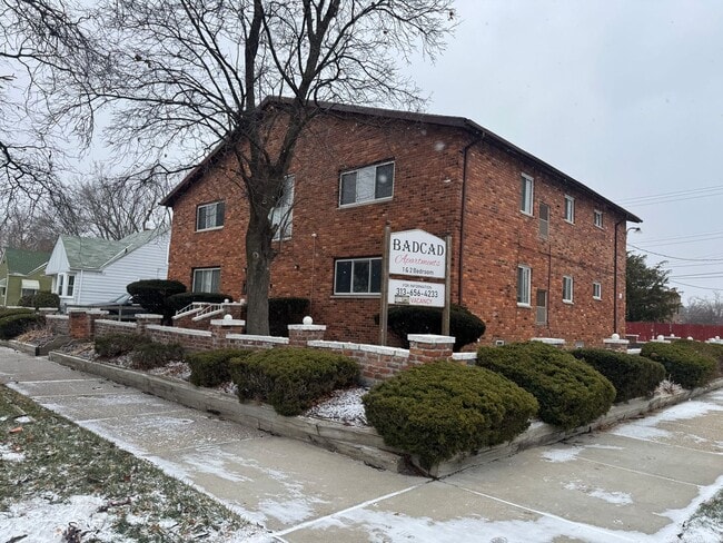 Building Photo - 15800 Hubbell Ave