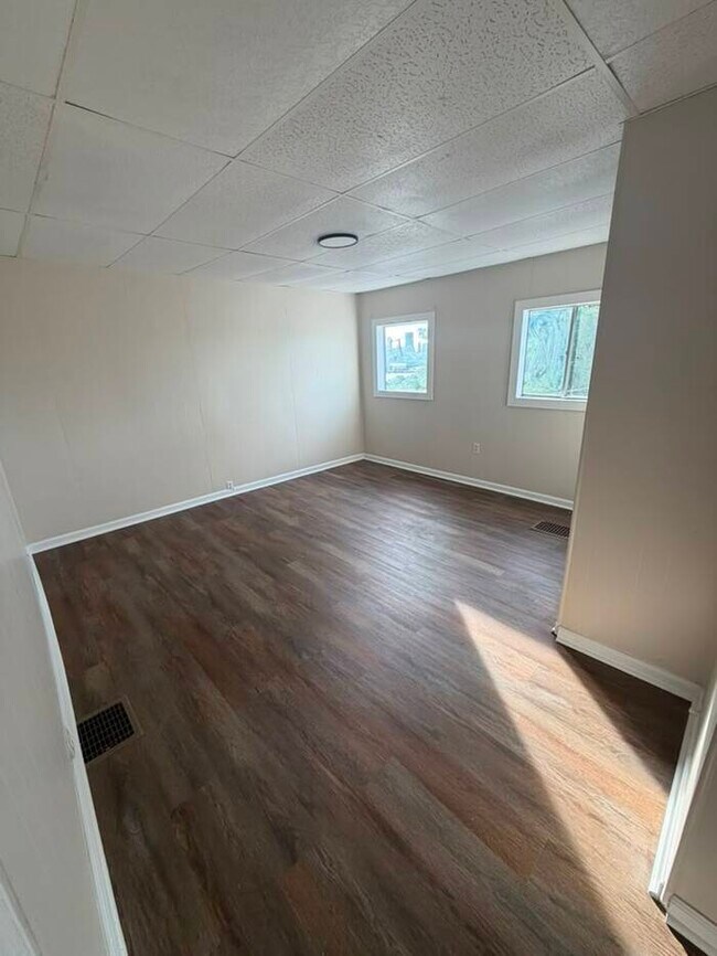 Building Photo - Welcome Home! Bright, Spacious, and Ready for New Residents