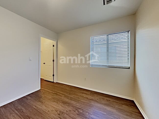 Building Photo - 341 W Amber Hawk Ct