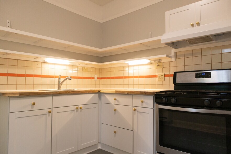 Building Photo - 831 NW 16th Ave