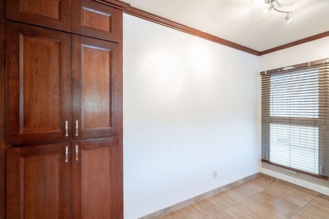 Building Photo - South Scottsdale with Views of Camelback!