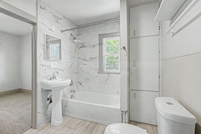 Building Photo - 4205 S Lincoln St