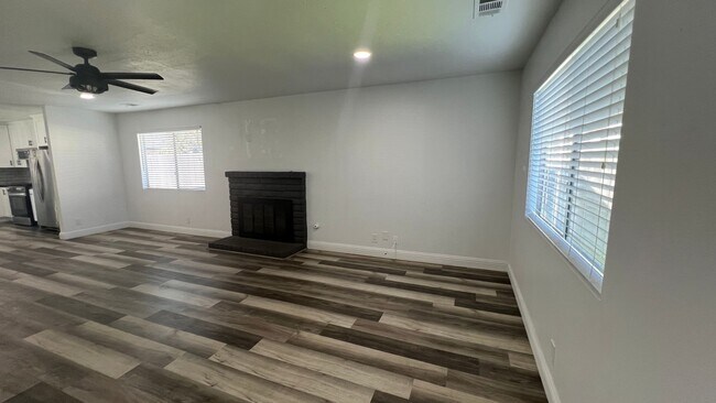 Building Photo - UPGRADED 4 bedroom 2 bathroom home