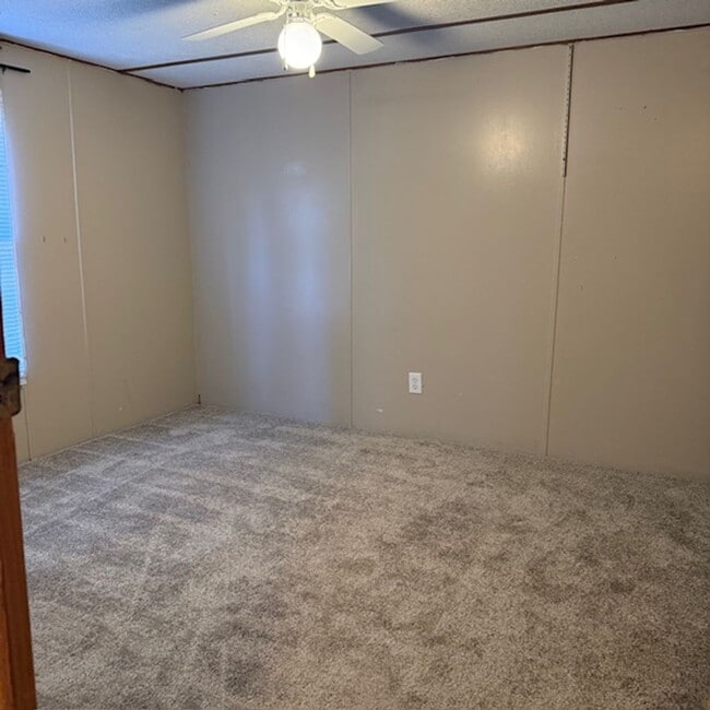 Building Photo - 2bedroom 1 bath Single Wide Mobile Home