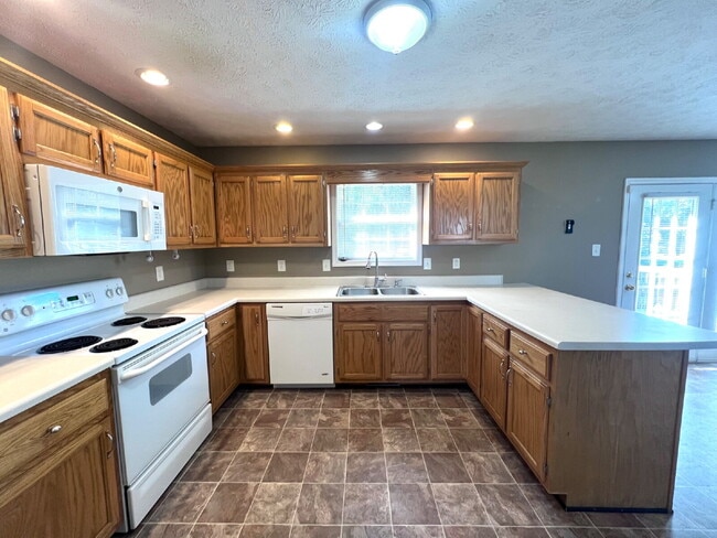 Building Photo - 3388 Pennridge Rd