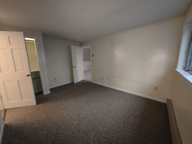 Building Photo - 376 Union Ave