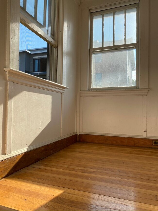 Building Photo - 229-231 Independence Ave