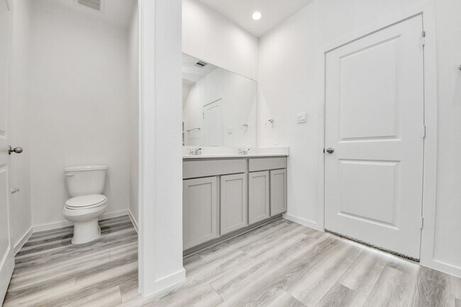 Building Photo - 13517 Heritage Mdw Ln