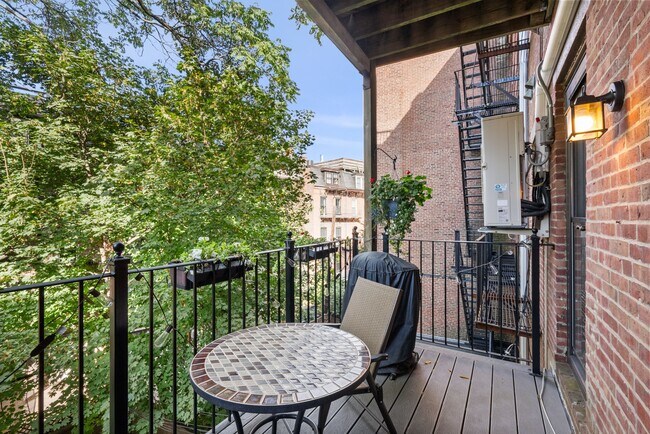 Building Photo - 597 Tremont St