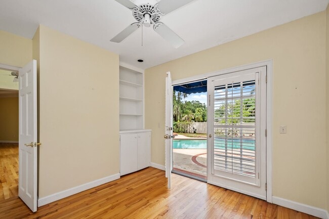 Building Photo - Winter Park Pool Home on half acre lot, st...