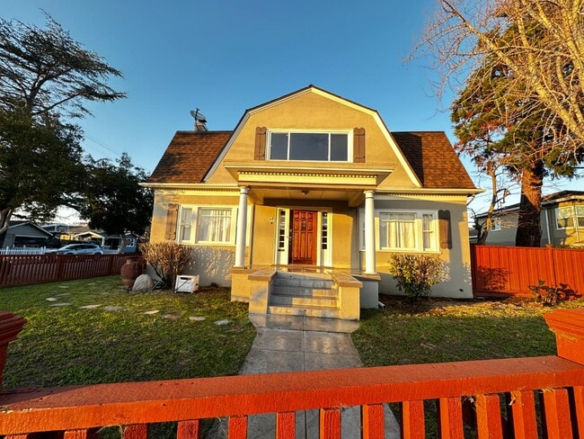 Building Photo - 1010 Dutton Ave