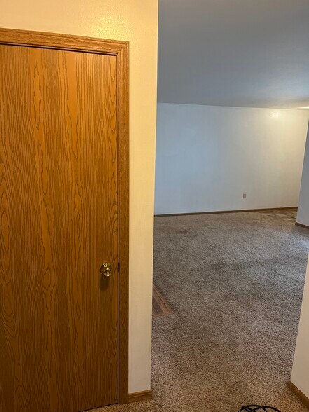 Building Photo - 521 Partridge Ct