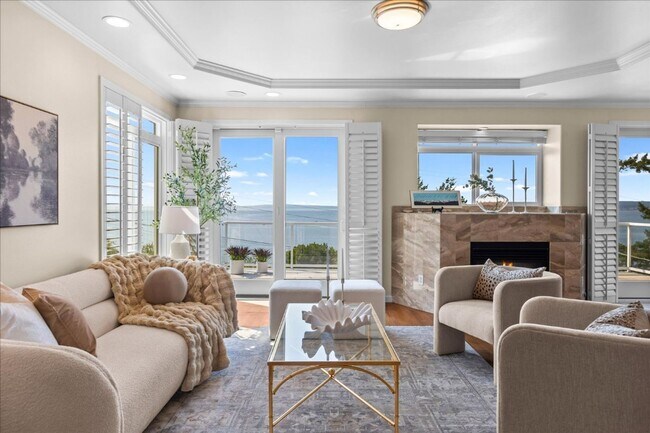 Building Photo - 5Bd/3.5Ba Shoreline House
