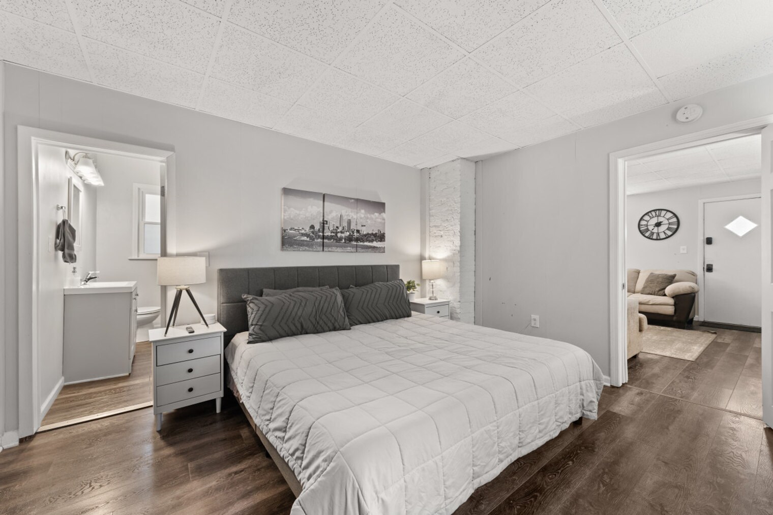 Building Photo - 1326 W 69th St