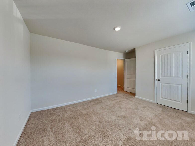 Building Photo - 165 Parkers Gate Dr