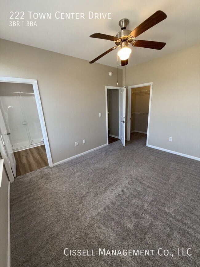 Building Photo - 222 Town Center Dr