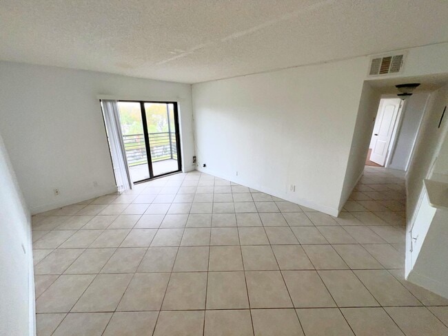 Building Photo - 3700 N Pine Island Rd