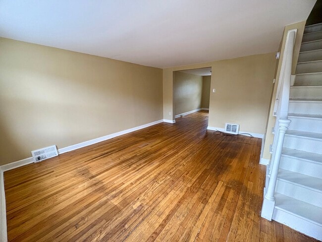 Building Photo - 3 Bedroom 1 Bathroom in Harrisburg!