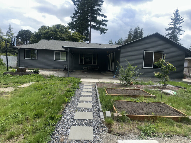 Building Photo - 633 SE 156th Ave