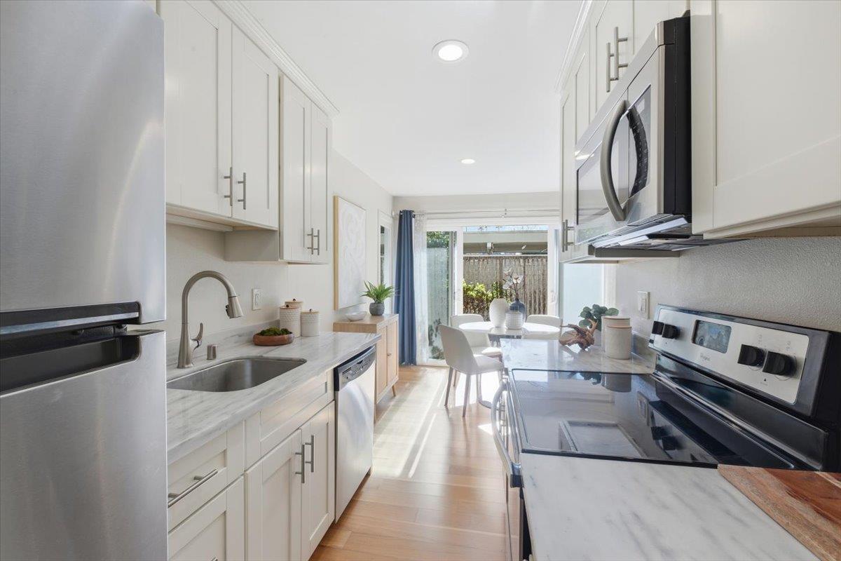 Building Photo - 280 Easy St