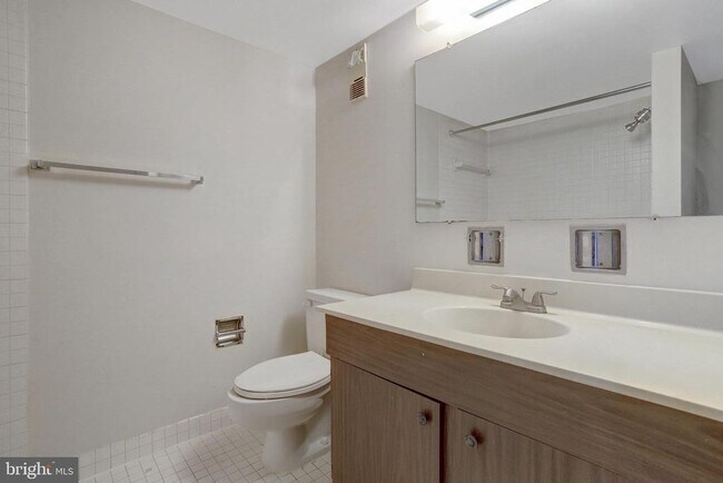 Building Photo - 3709 S George Mason Dr