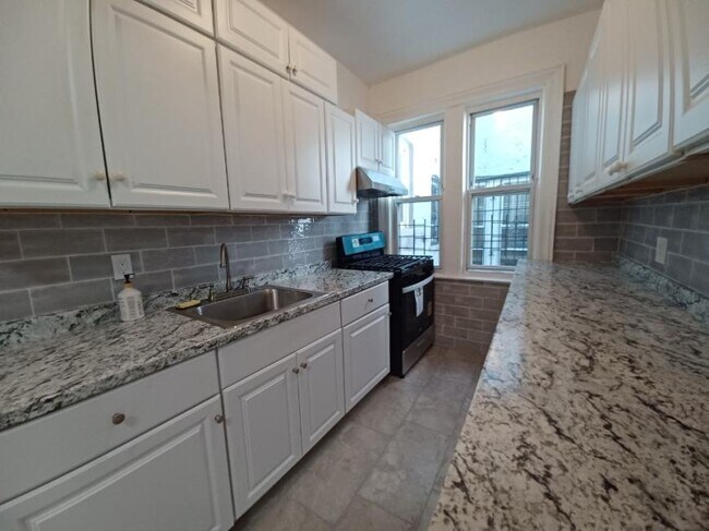Building Photo - 3 bedroom in Woodside NY 11377