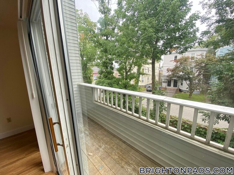 Building Photo - 140 N Beacon St