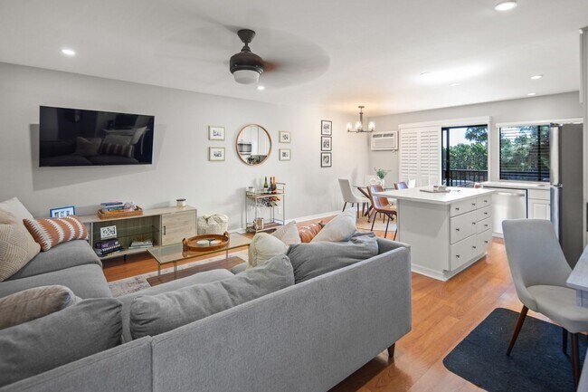 Building Photo - 7858 Cowles Mountain Ct
