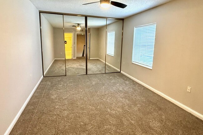 Building Photo - 3387 SW Sunset Trace Cir