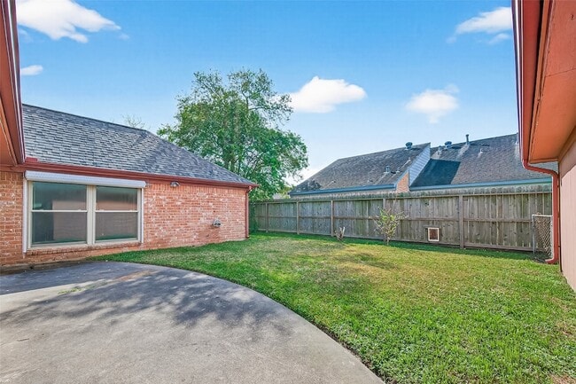 Building Photo - 6207 Claridge Dr