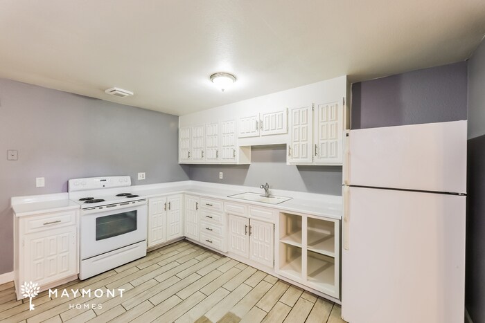 Building Photo - 4742 N 82nd Ave