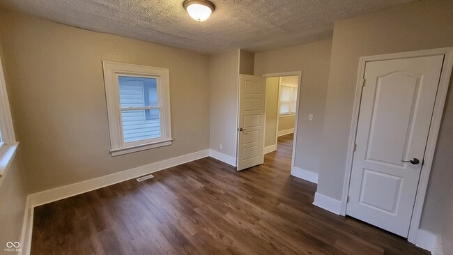 Building Photo - 3609 E Vermont St