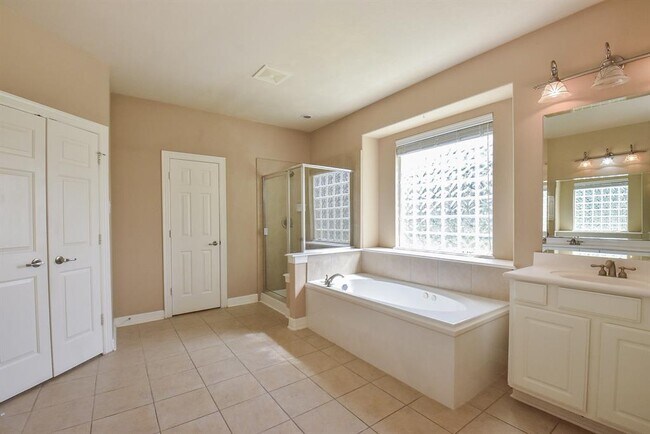 Building Photo - 2403 Galleon Point Ct