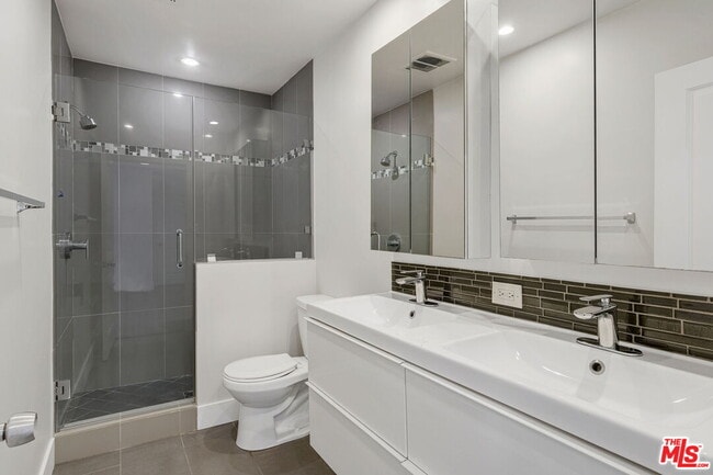 Building Photo - 1055 S Bedford St